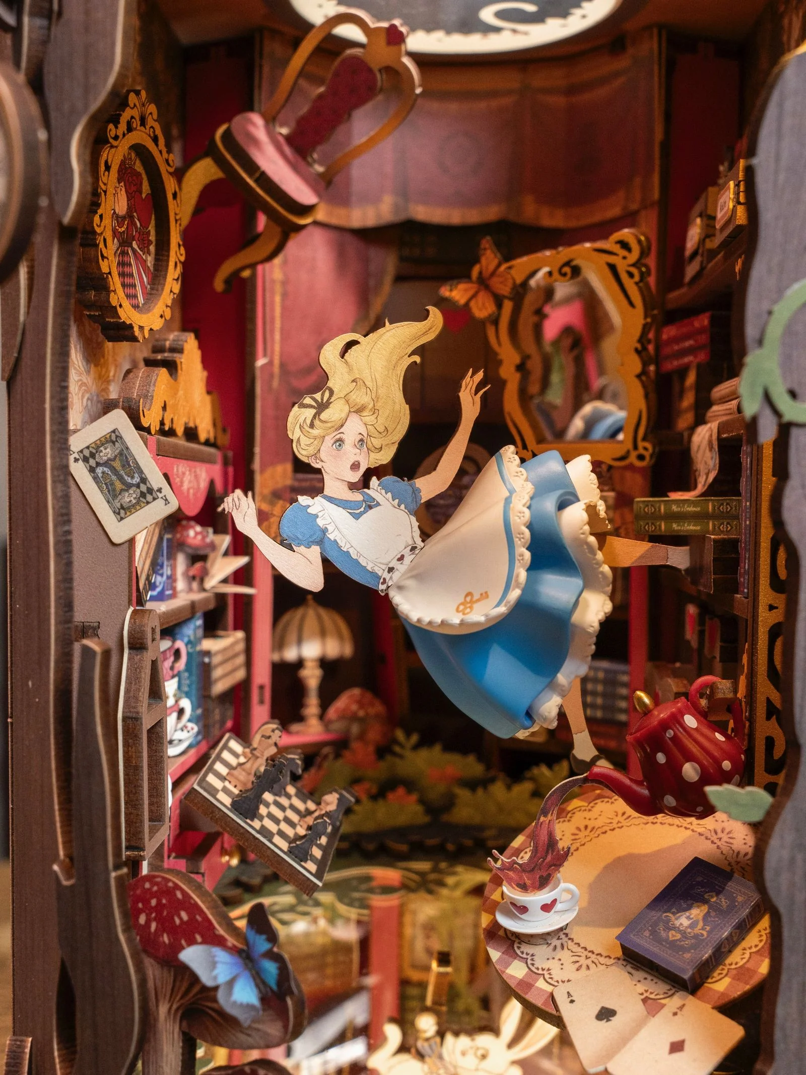 Robotime Book Nook Alice Adventure TGB12 - Image 4