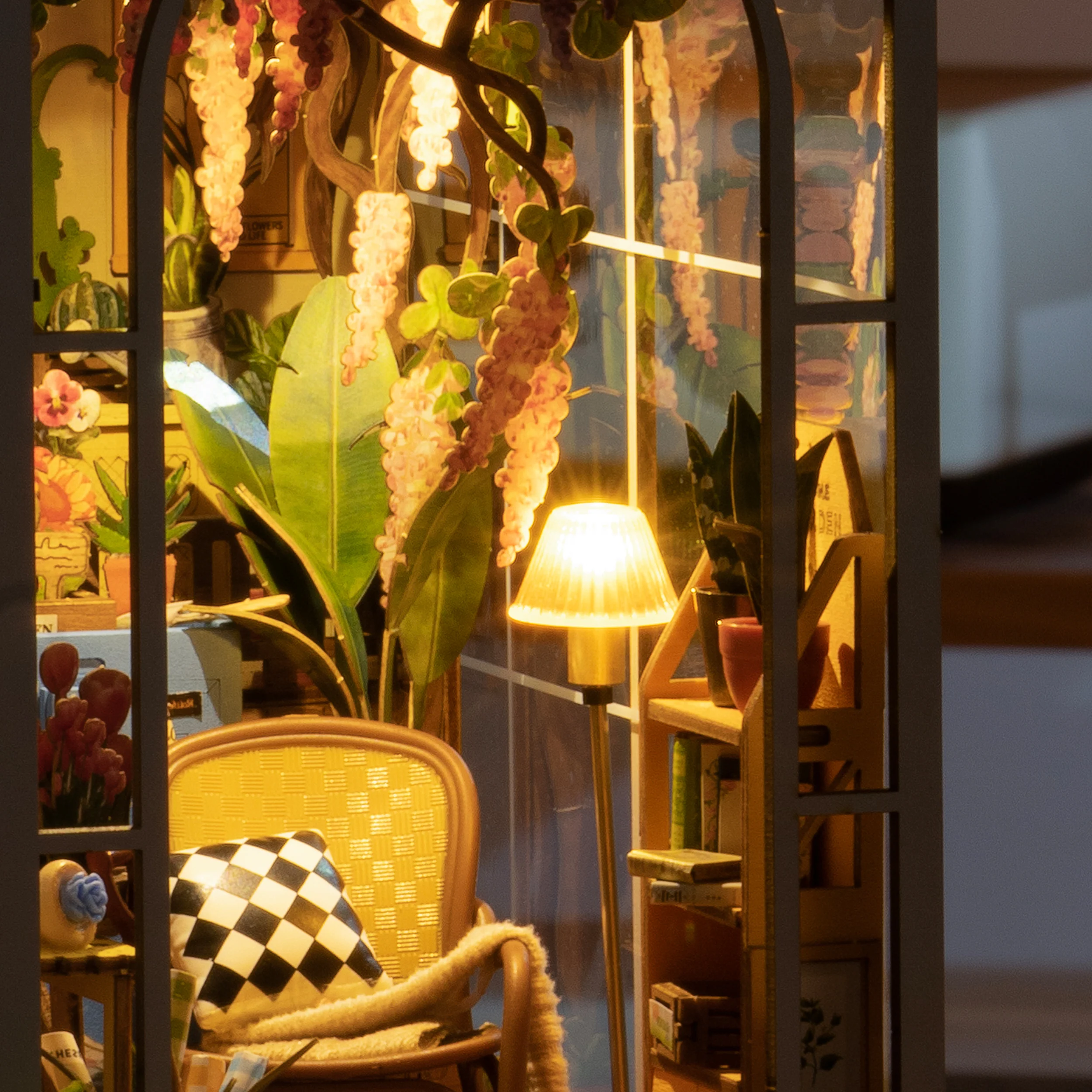 Robotime Book Nook Garden House TGB06 - Image 8