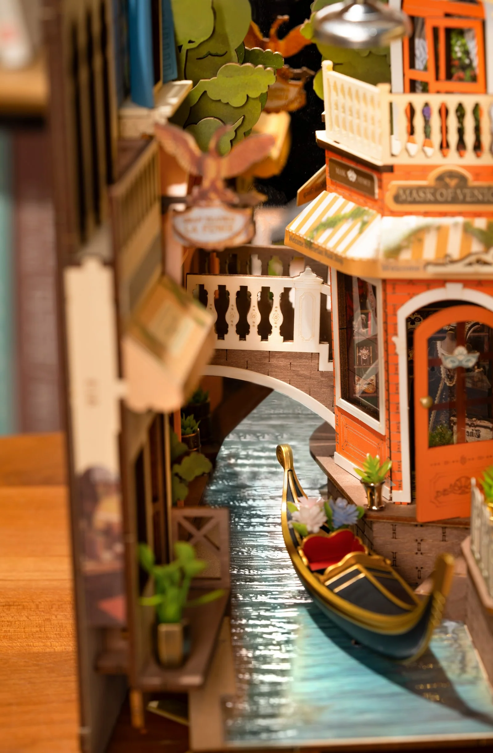 Robotime Book Nook Romantic Venice TGB08 - Image 6