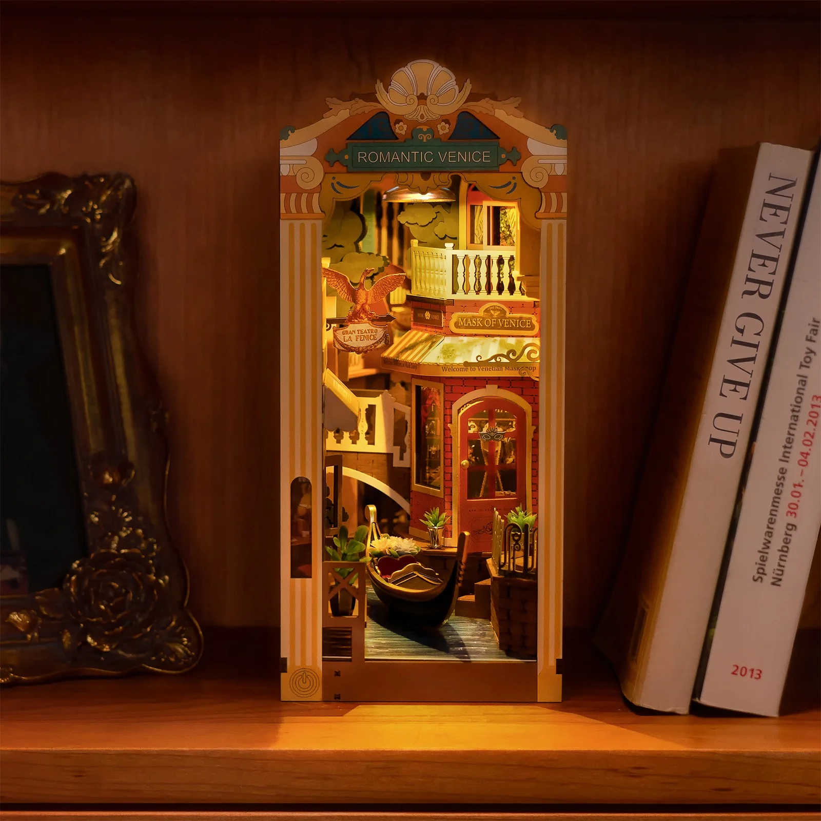 Robotime Book Nook Romantic Venice TGB08 - Image 7