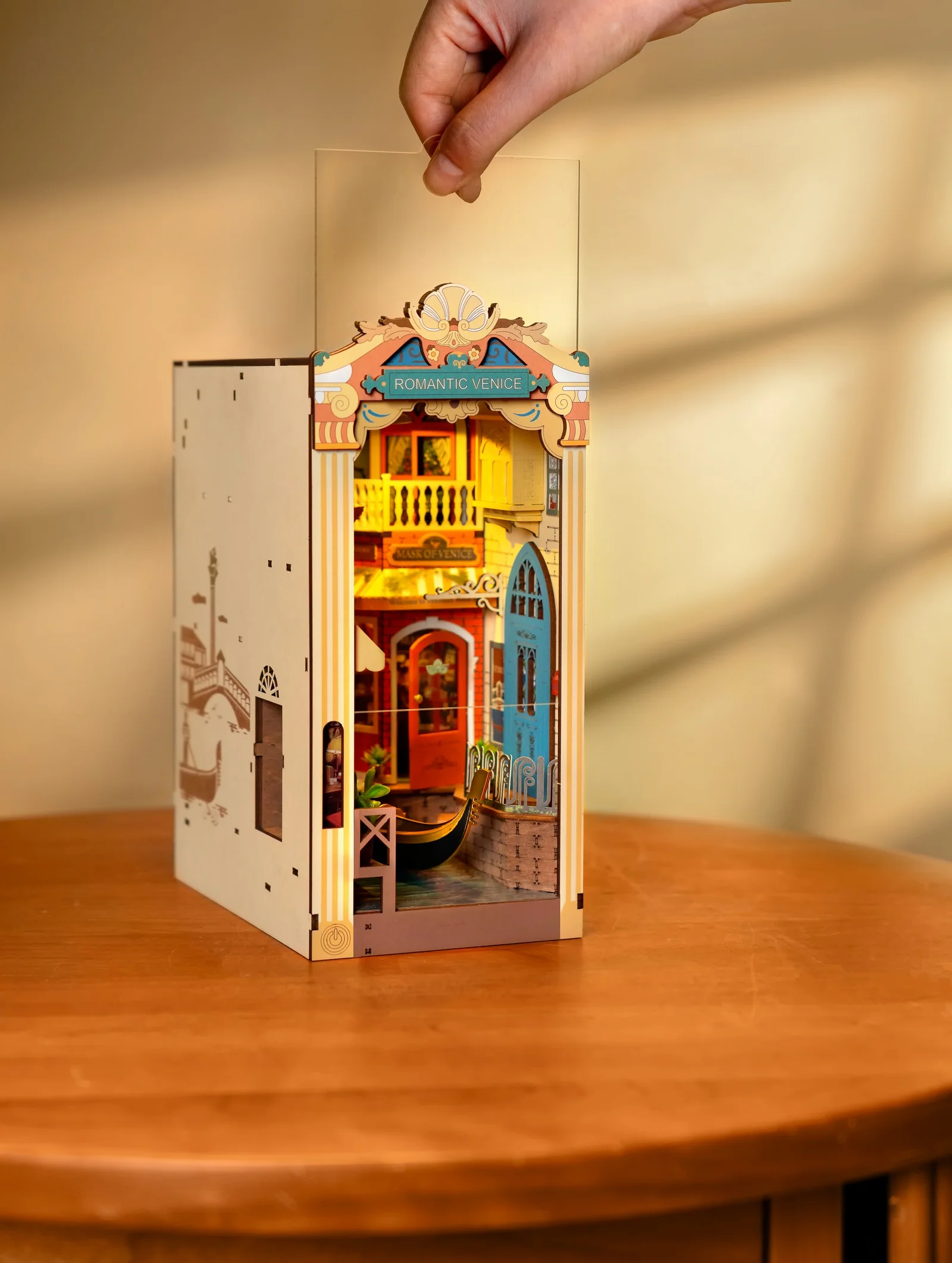 Robotime Book Nook Romantic Venice TGB08 - Image 8