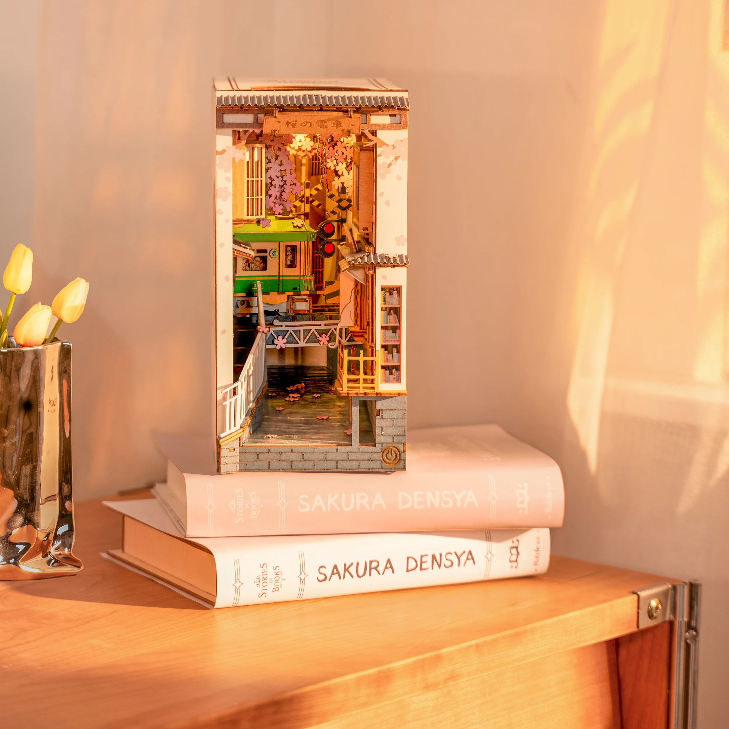Robotime Book Nook Sakura Densya TGB01 - Image 9
