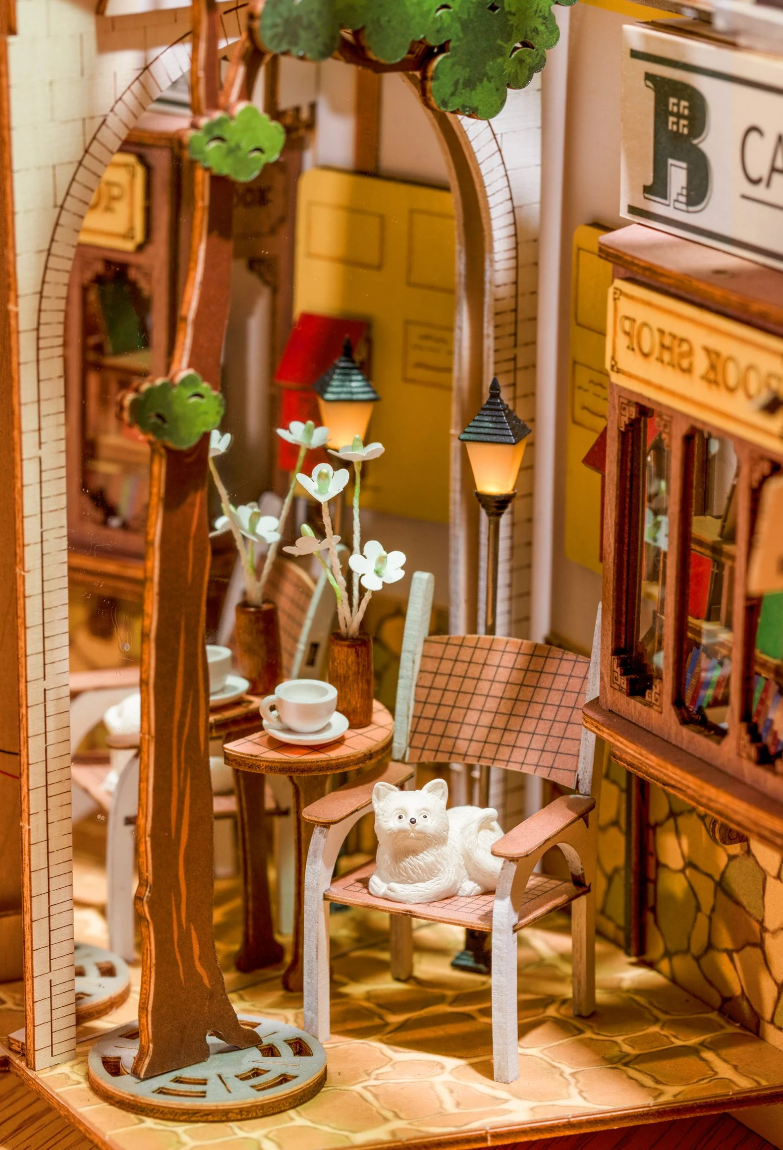 Robotime Book Nook Sunshine Town TGB02 - Image 4