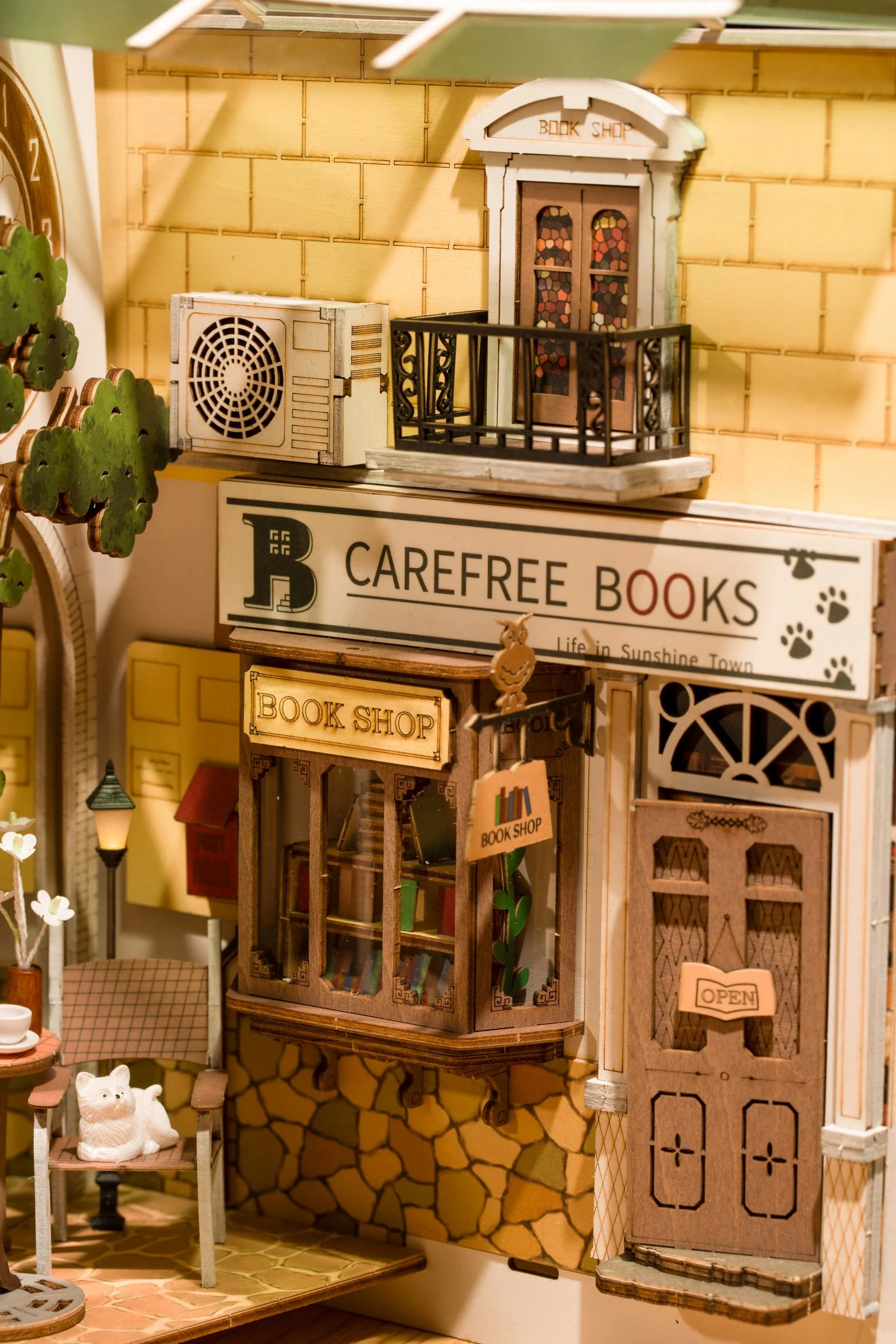 Robotime Book Nook Sunshine Town TGB02 - Image 5